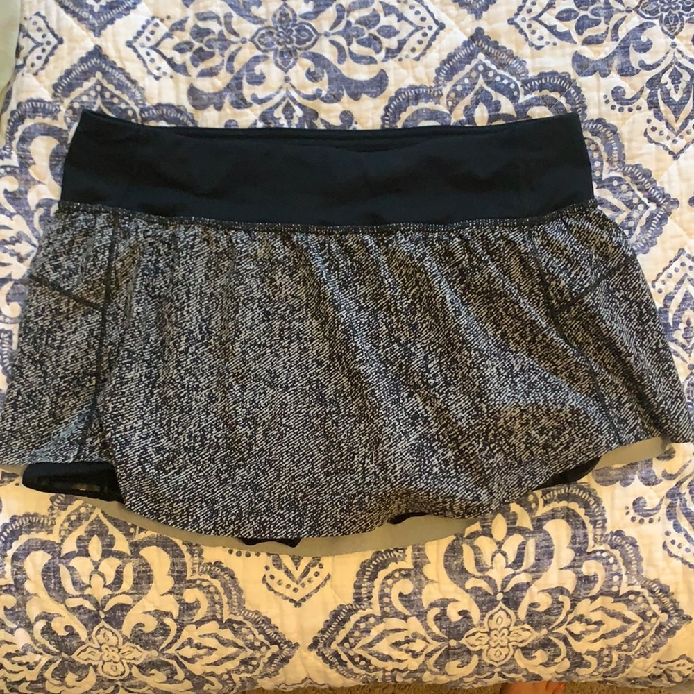Lulu lemon black and white speckled sport skirt